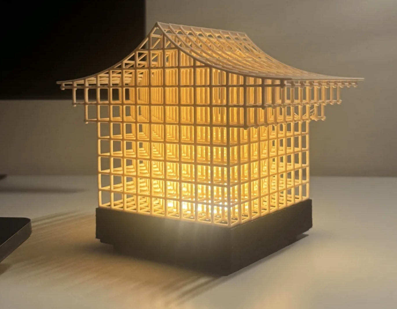 A 3D-printed Fujian tulou desk lamp