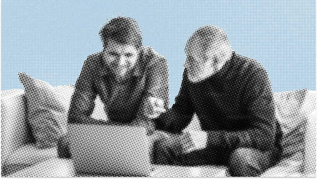 Коллаж-иллюстрация маркетинговой презентации и презентации по продажам, созданной ИИ-генератором слайдов Kimi: воронки продаж и графики трендов конверсии